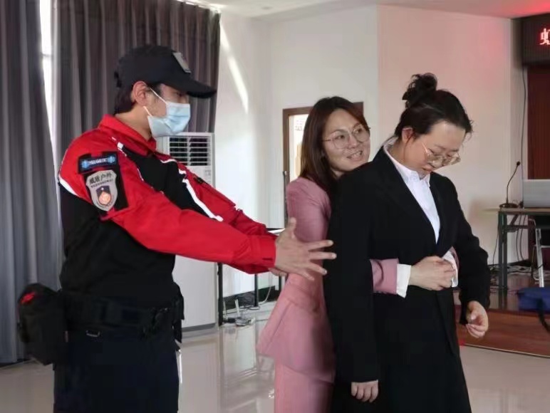 交通事故逃生演示